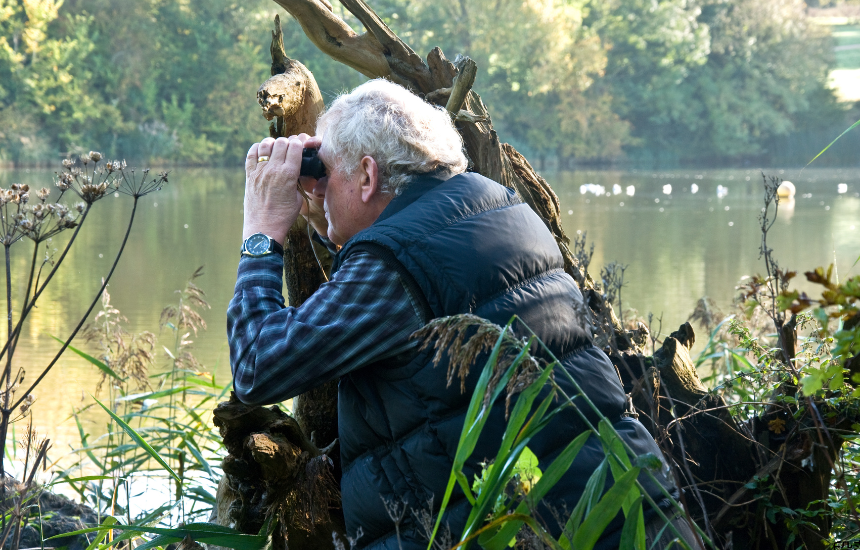 バードウォッチング向け双眼鏡