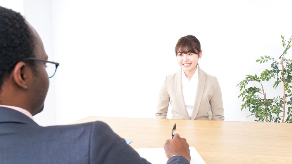 転職スーツは女性もユニクロでOK！その理由と選び方、口コミからわかるおすすめポイント