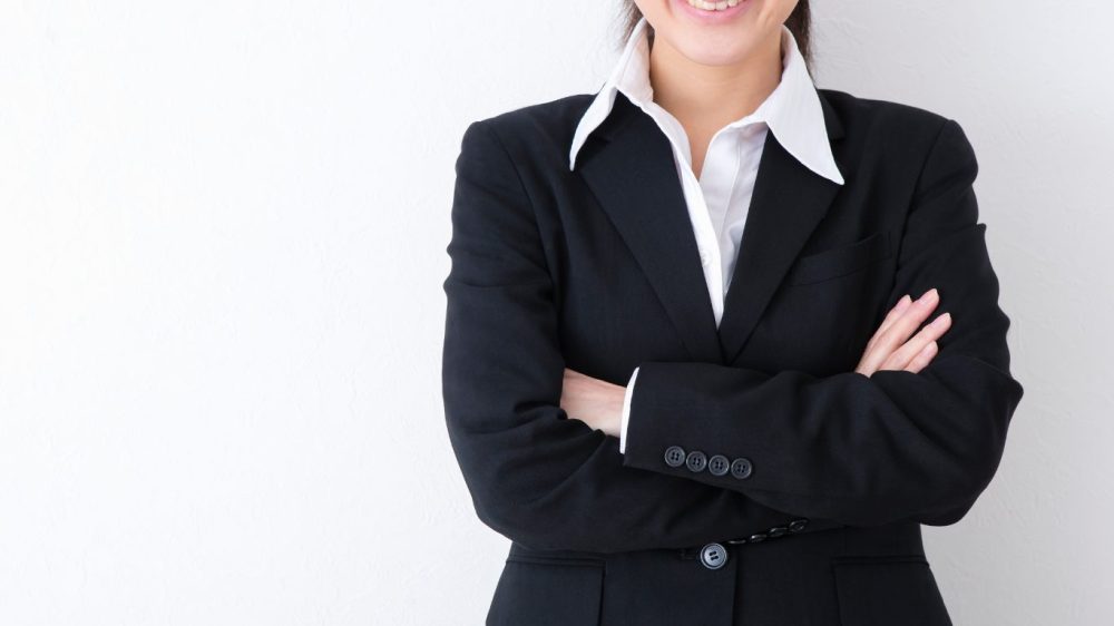 転職・面接の服装に迷う女性へ！ユニクロのインナーで好印象を狙う方法