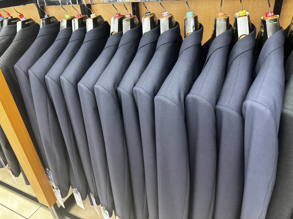 2026年5月プレミアムグッズナビ撮影 洋服の青山都内店舗